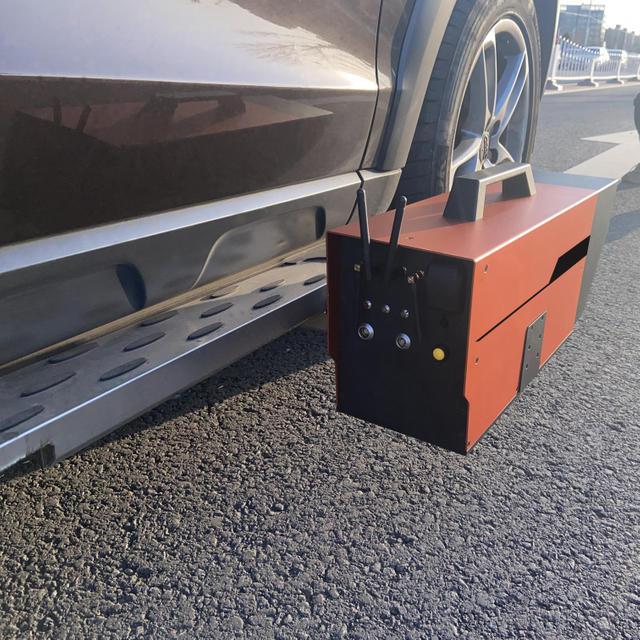 ميزات مقياس الانعكاس الخلفي لعلامات الطريق وطريقة ضبط الضوء 