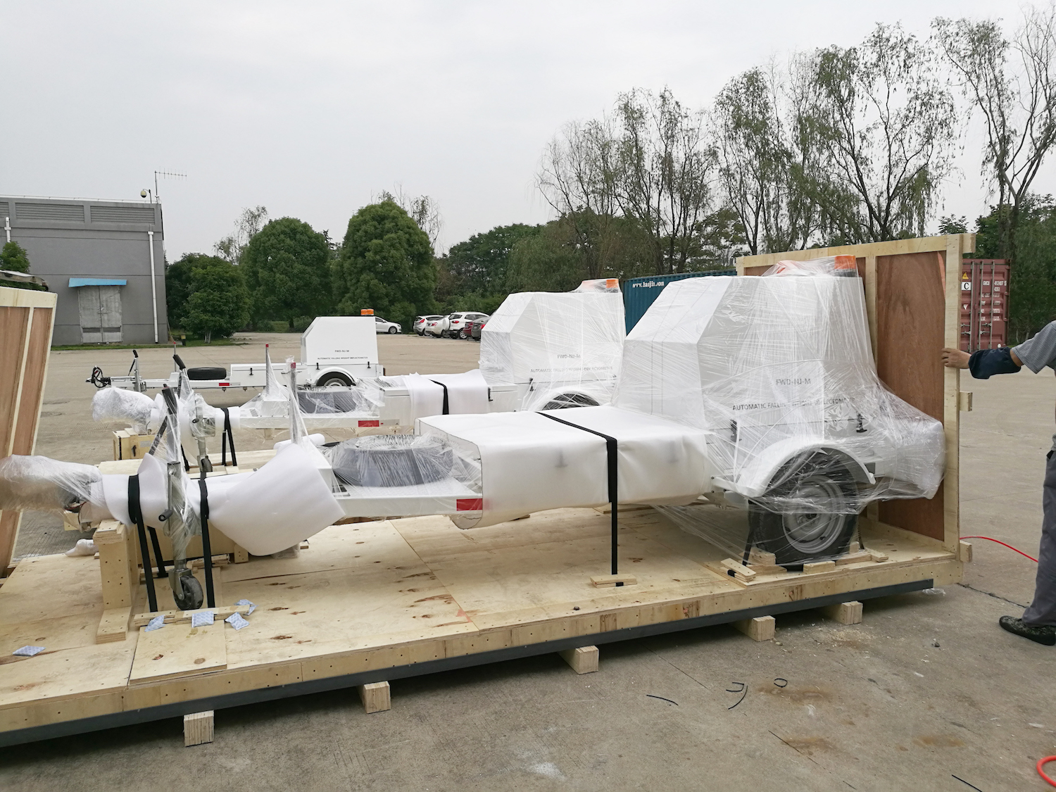 أصبح تقييم البنية التحتية للطرق أمرًا سهلاً باستخدام مقياس انحراف الوزن المتساقط